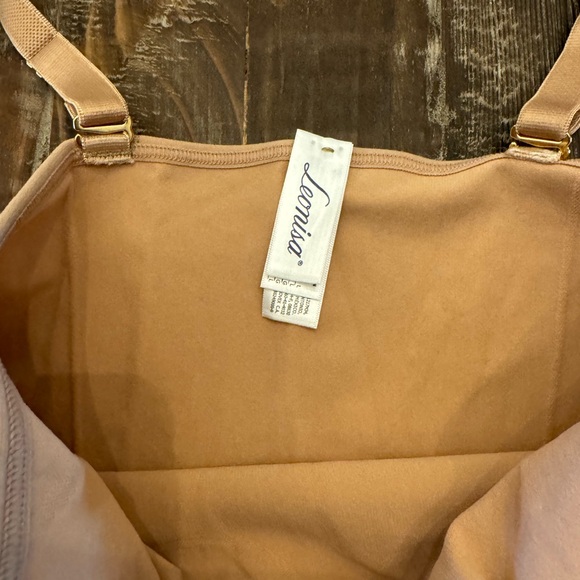 REDUCED     NWT Leonids body compression - Picture 3 of 5